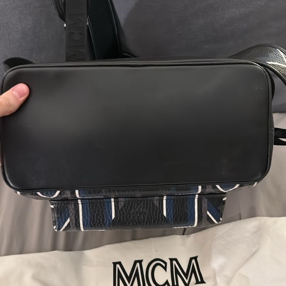 MCM Stark Gunta M Stripe Backpack in Visetos - Picture 6 of 9